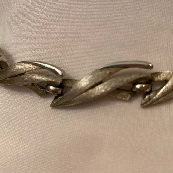 CROWN TRIFARI VINTAGE NECKLACE SILVER TONE BRUSHED LINKS CHOKER 60s HANG TAG - Picture 3 of 9